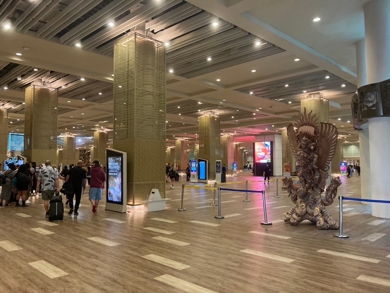 機場 https://dtks6emtee9cj.cloudfront.net/20240523/1012.jpg