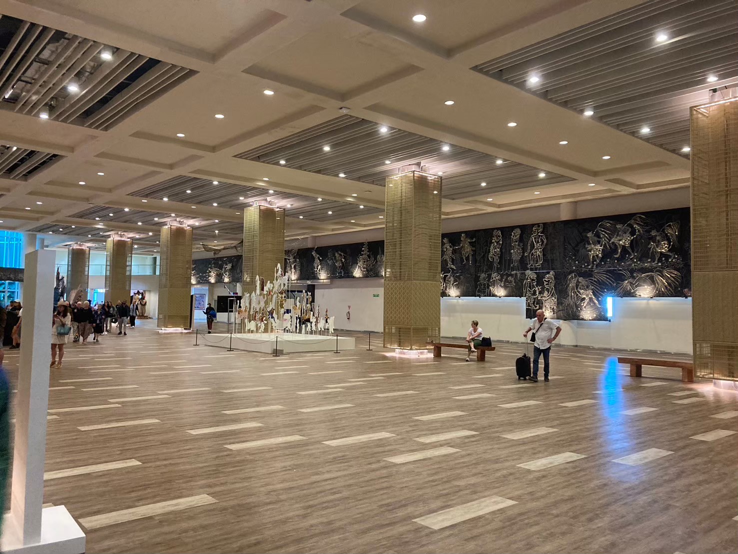 機場 https://dtks6emtee9cj.cloudfront.net/20240523/1013.jpg