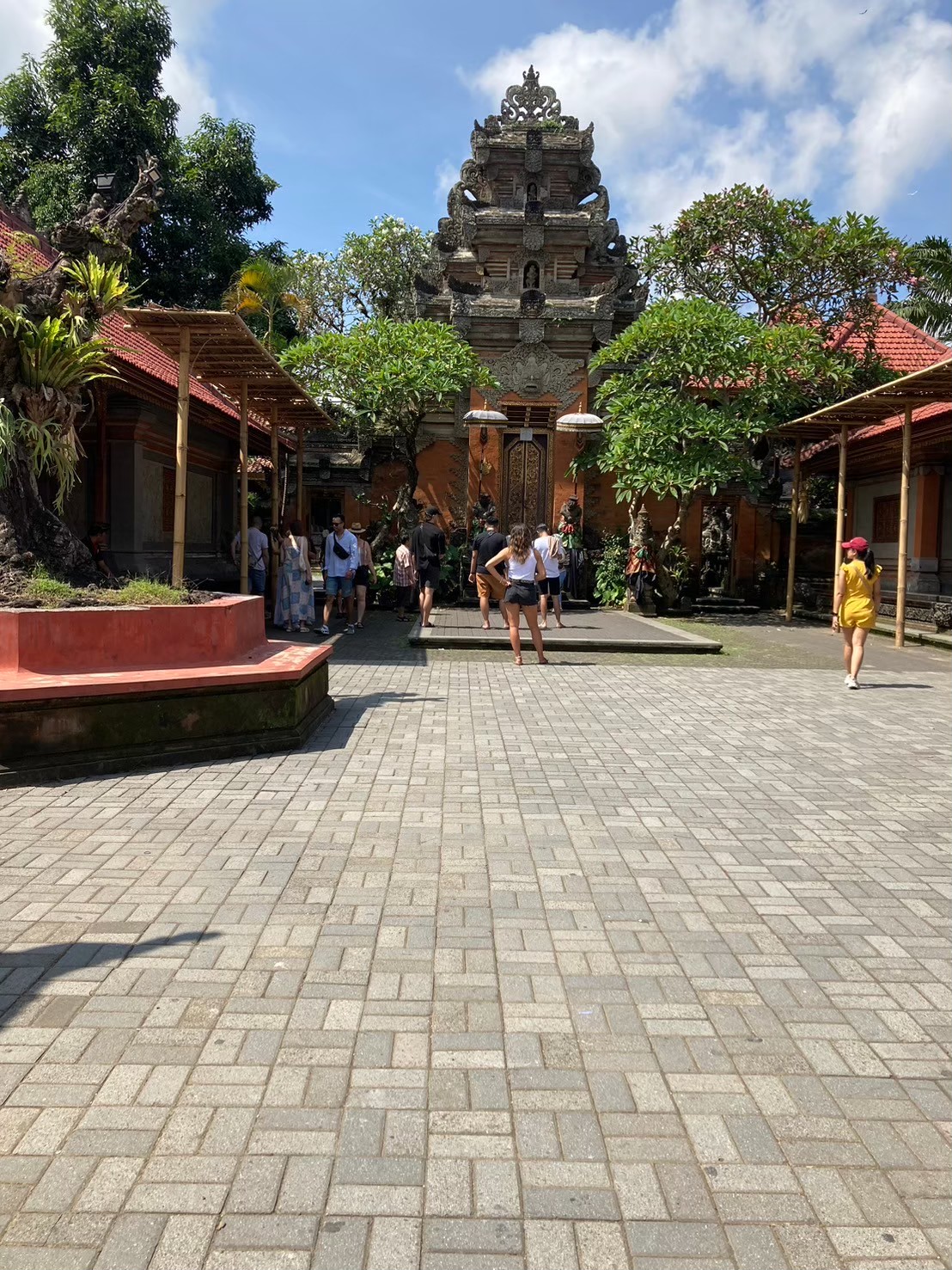 烏布市集 https://dtks6emtee9cj.cloudfront.net/20240523/2043.jpg