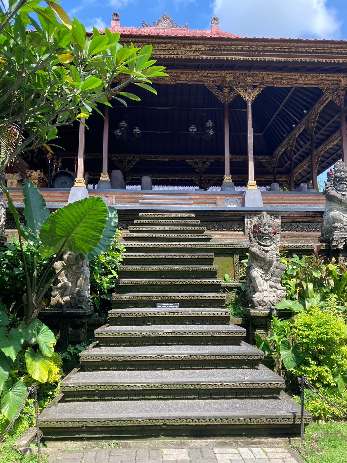 烏布市集 https://dtks6emtee9cj.cloudfront.net/20240523/2047.jpg