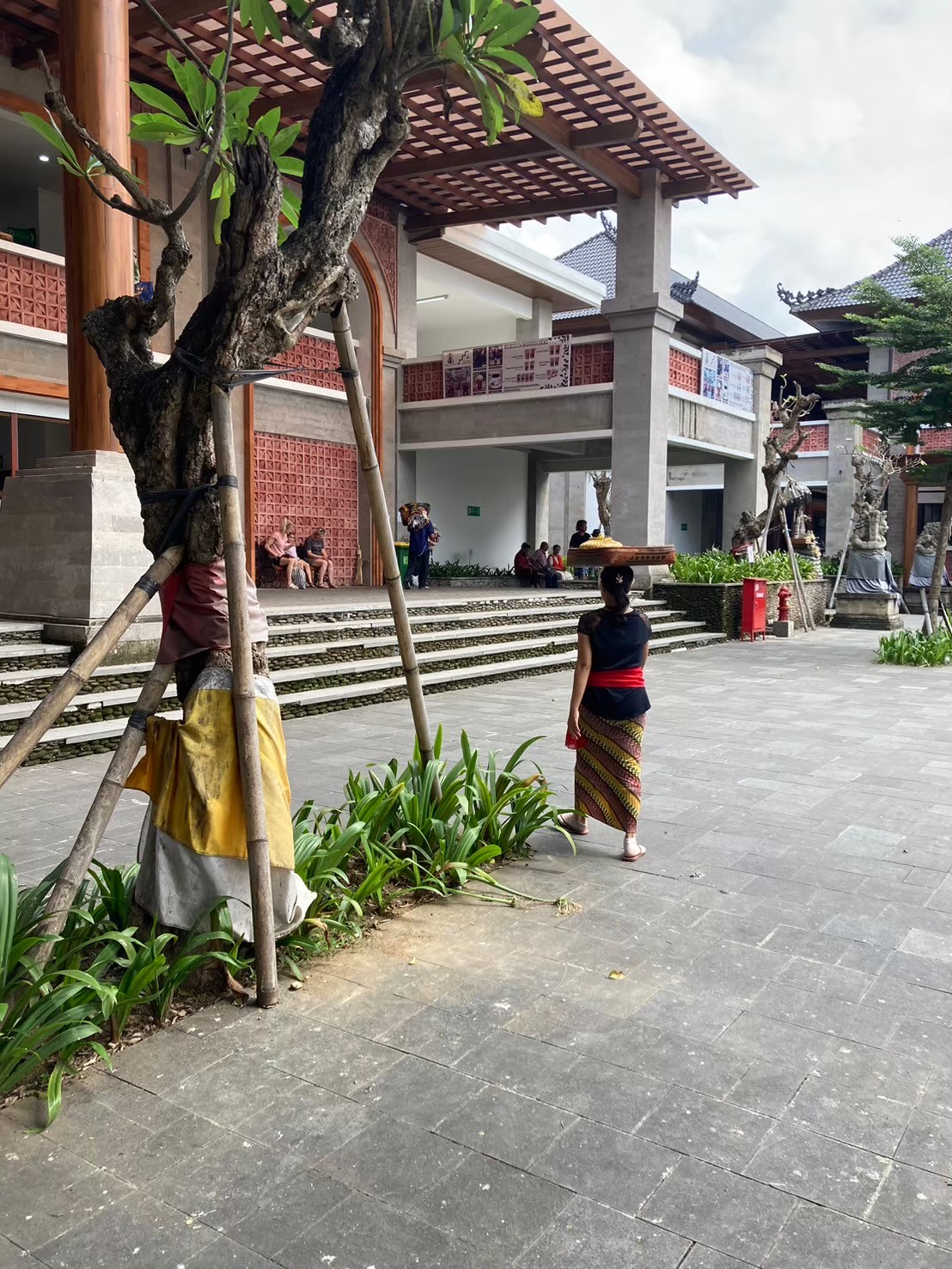 烏布市集 https://dtks6emtee9cj.cloudfront.net/20240523/2057.jpg