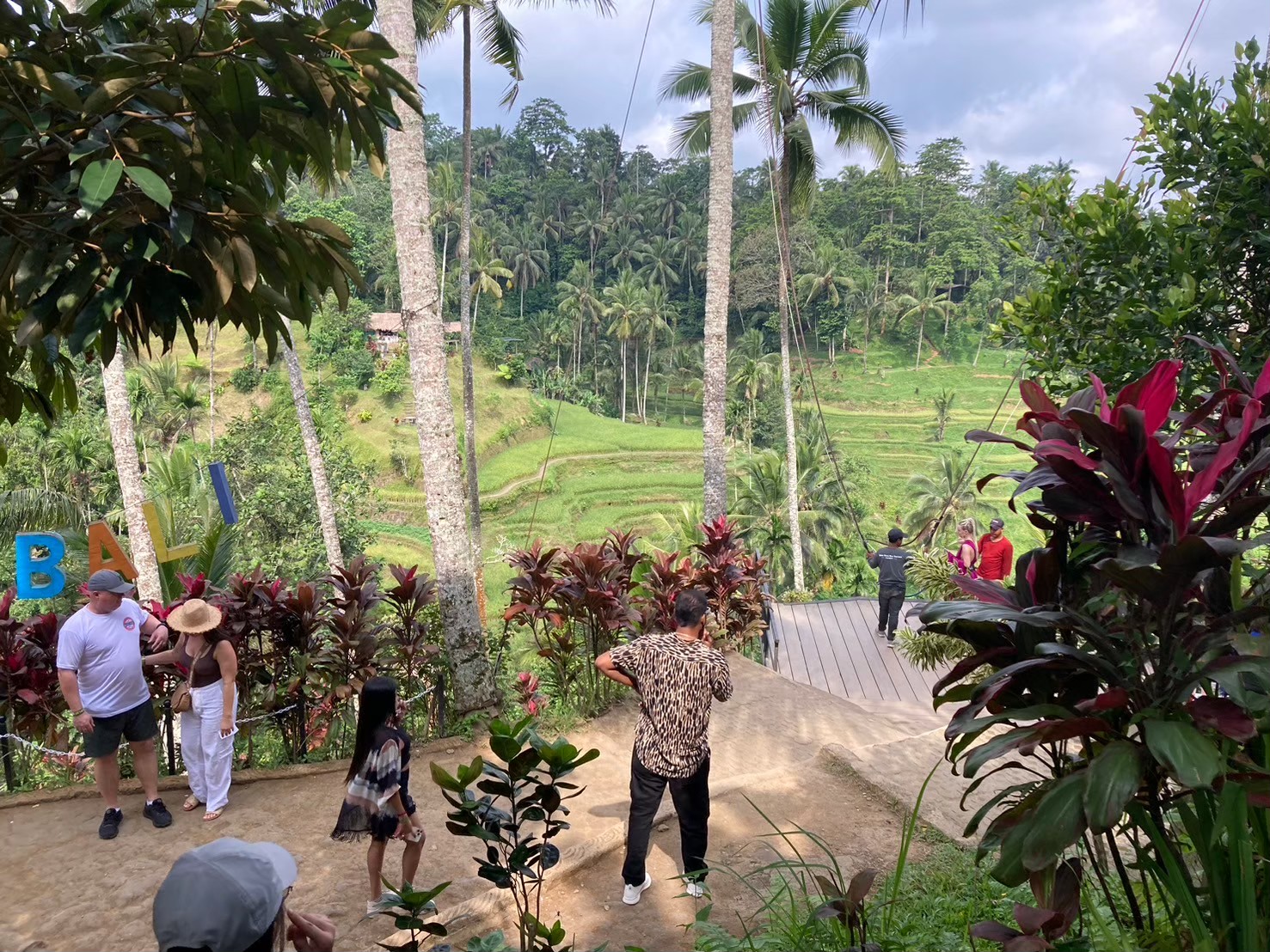 梯田吃飯 https://dtks6emtee9cj.cloudfront.net/20240523/2064.jpg