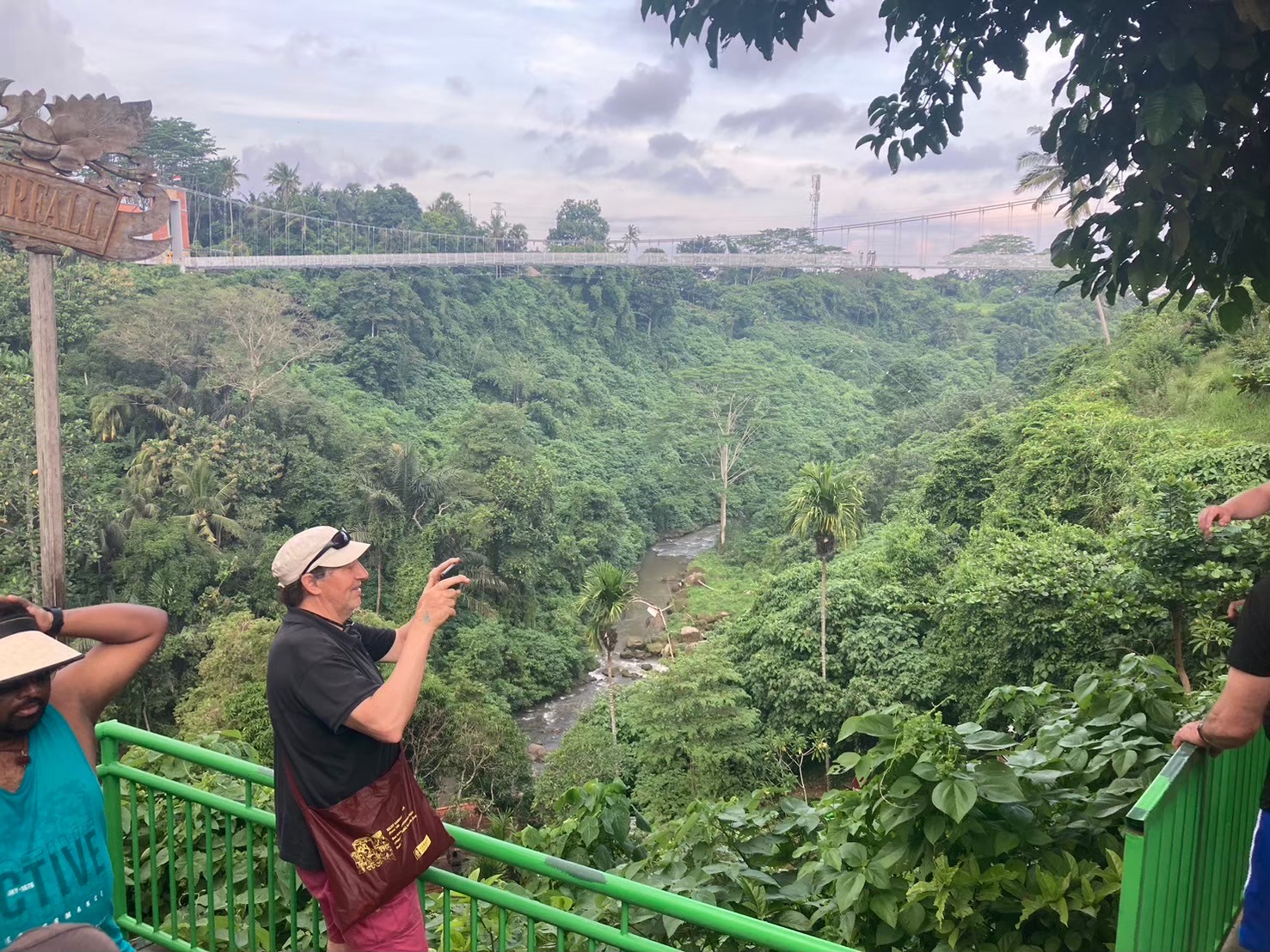 Tegenungan 瀑布 https://dtks6emtee9cj.cloudfront.net/20240523/2101.jpg