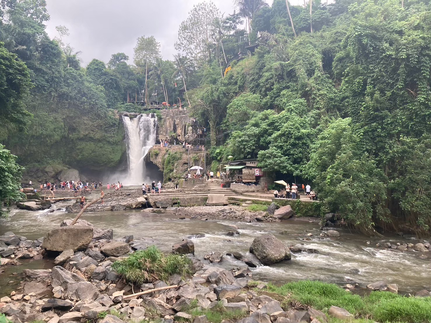 Tegenungan 瀑布 https://dtks6emtee9cj.cloudfront.net/20240523/2108.jpg