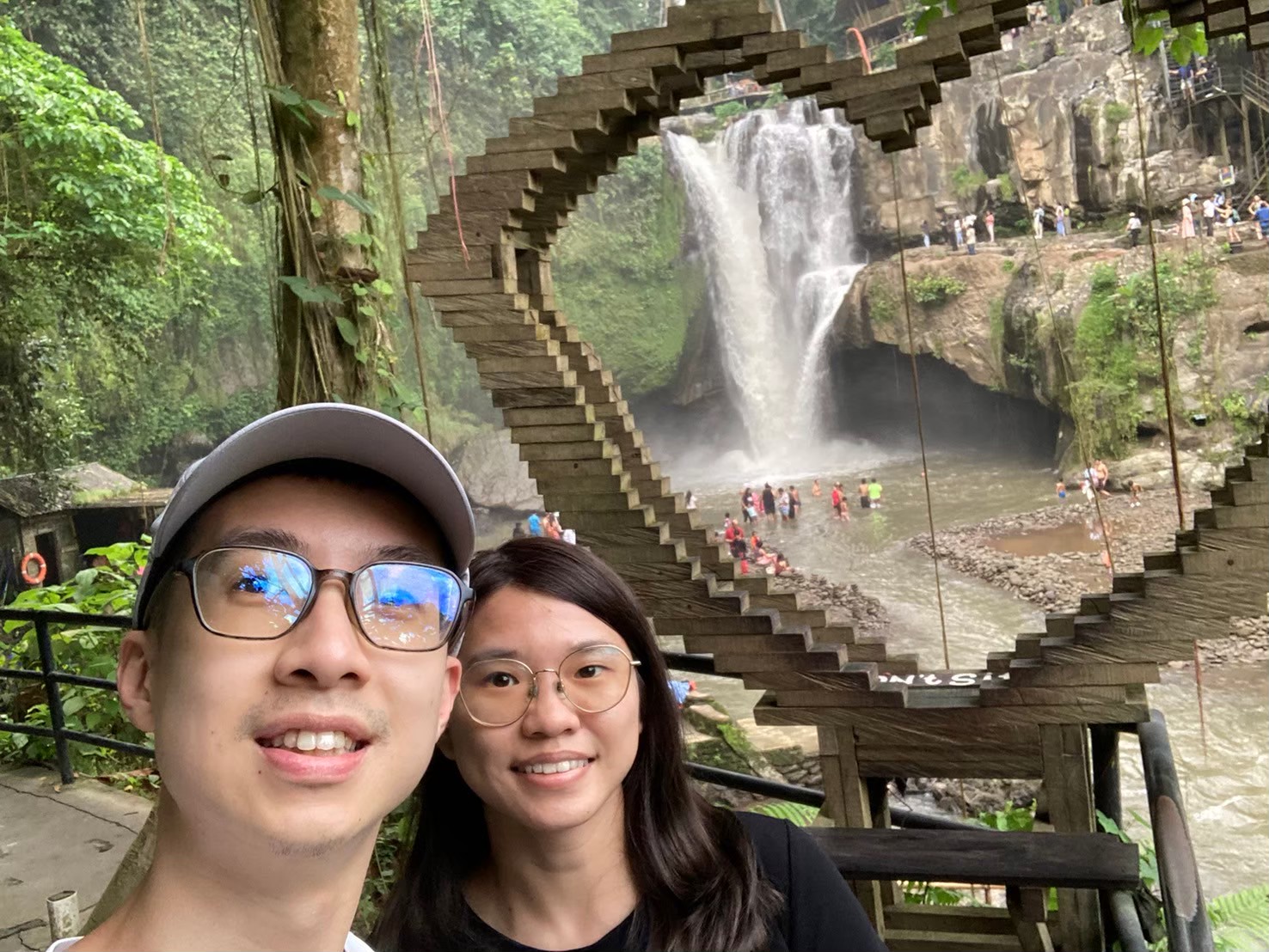 Tegenungan 瀑布 https://dtks6emtee9cj.cloudfront.net/20240523/2109.jpg