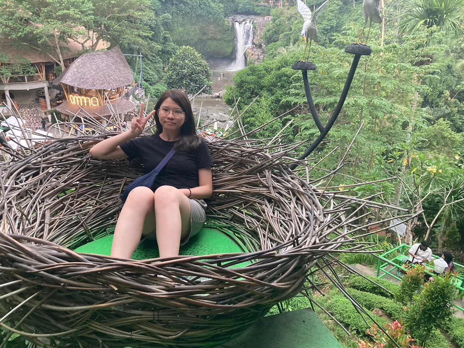 Tegenungan 瀑布 https://dtks6emtee9cj.cloudfront.net/20240523/2125.jpg