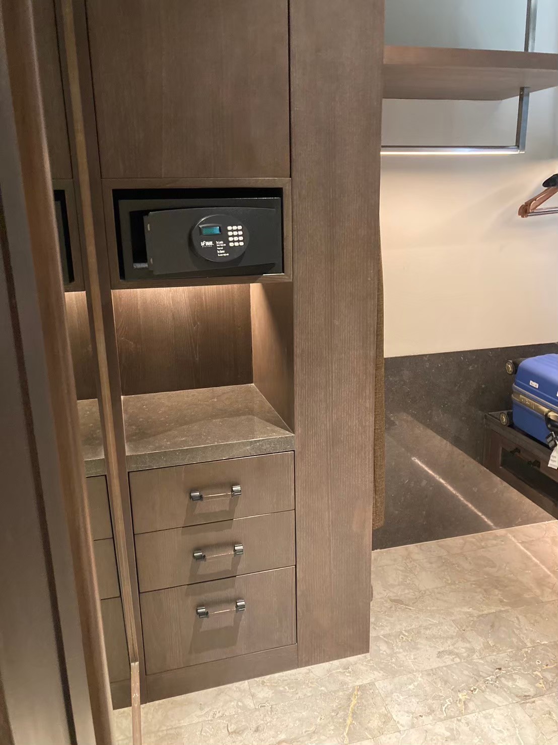 安達仕 https://dtks6emtee9cj.cloudfront.net/20240523/4074.jpg