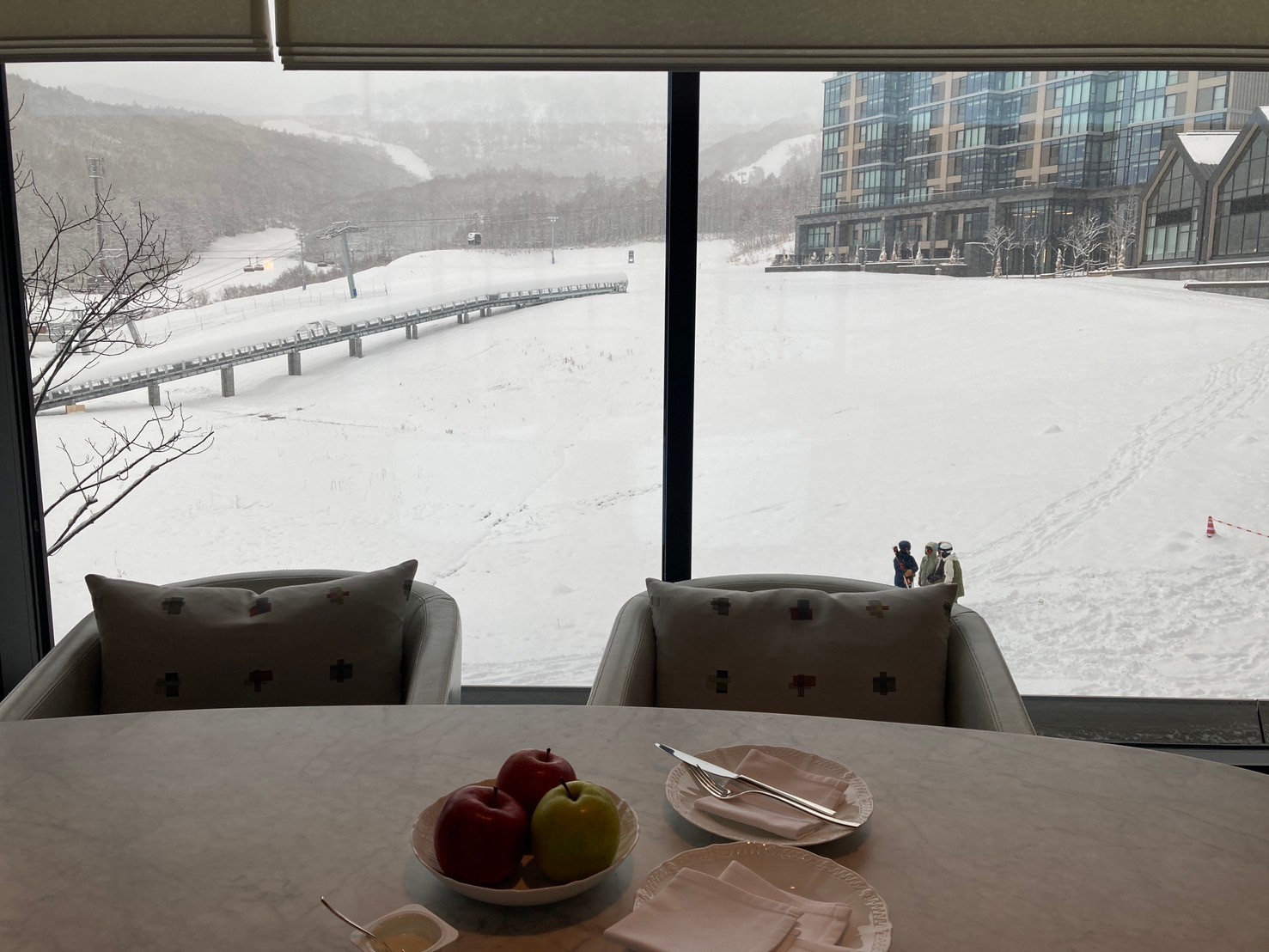 玩雪後休息 https://dtks6emtee9cj.cloudfront.net/20241130/13.jpg