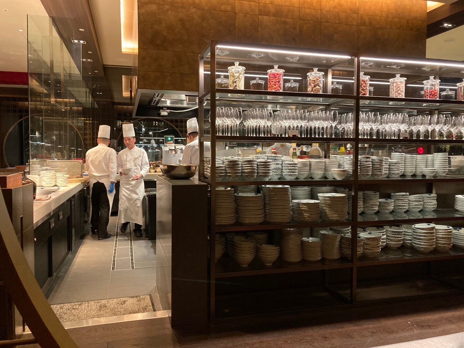 中式餐廳 https://dtks6emtee9cj.cloudfront.net/20241130/131.jpg