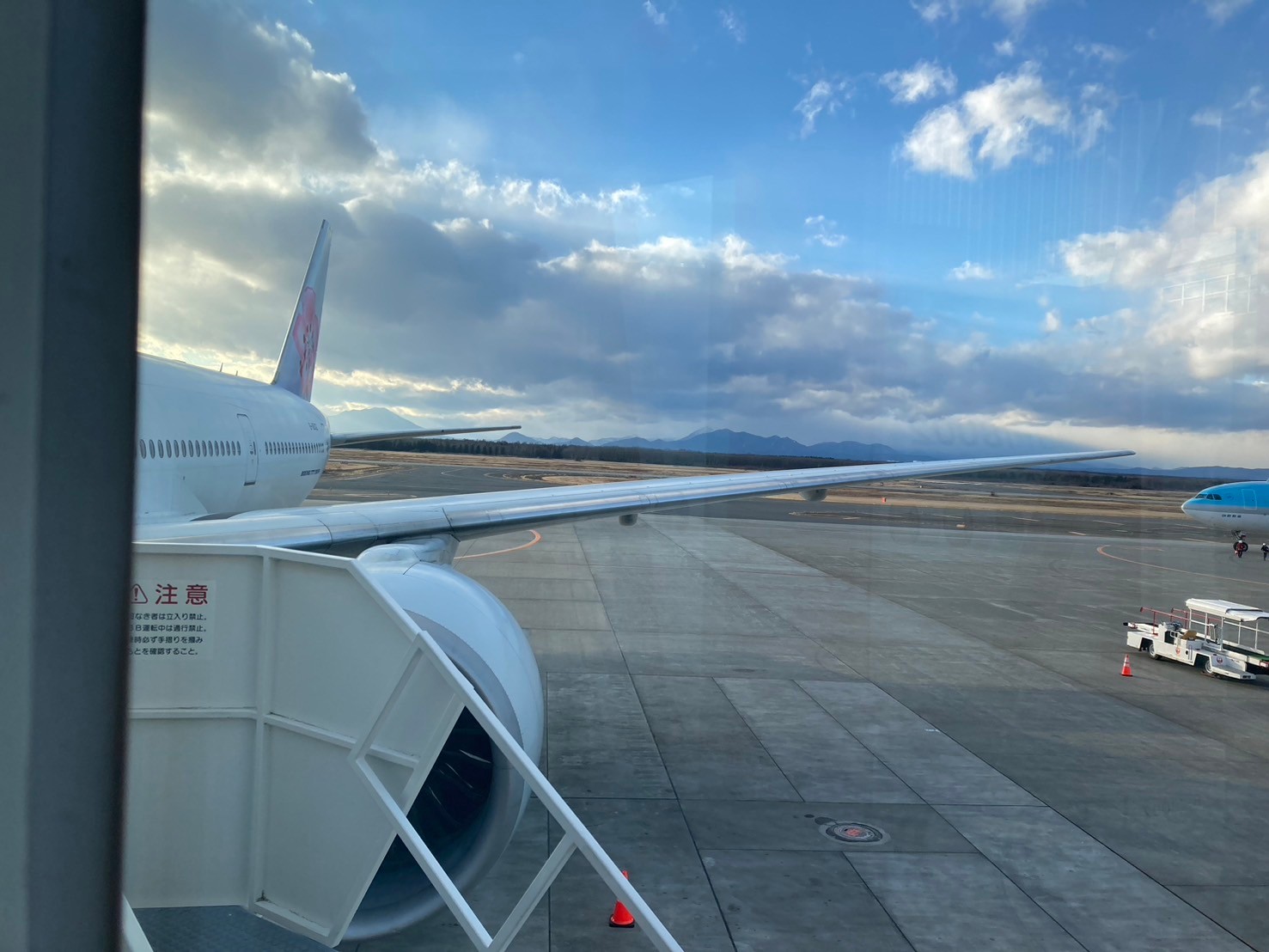 機場 https://dtks6emtee9cj.cloudfront.net/20241130/215.jpg