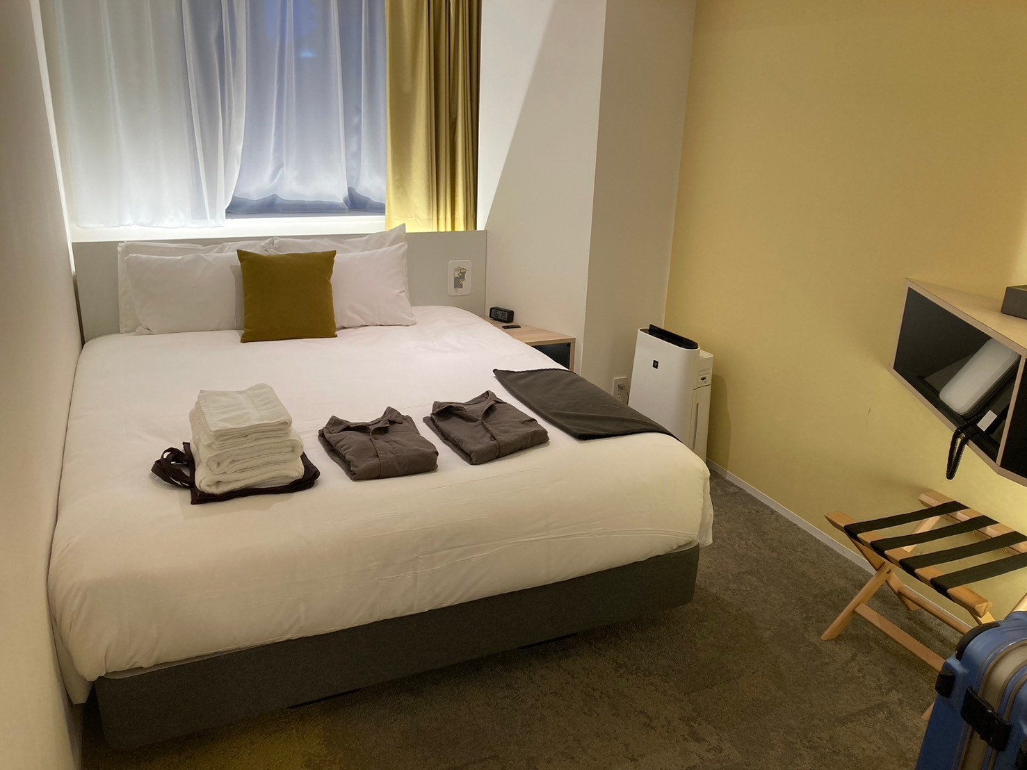 check in https://dtks6emtee9cj.cloudfront.net/20241130/221.jpg