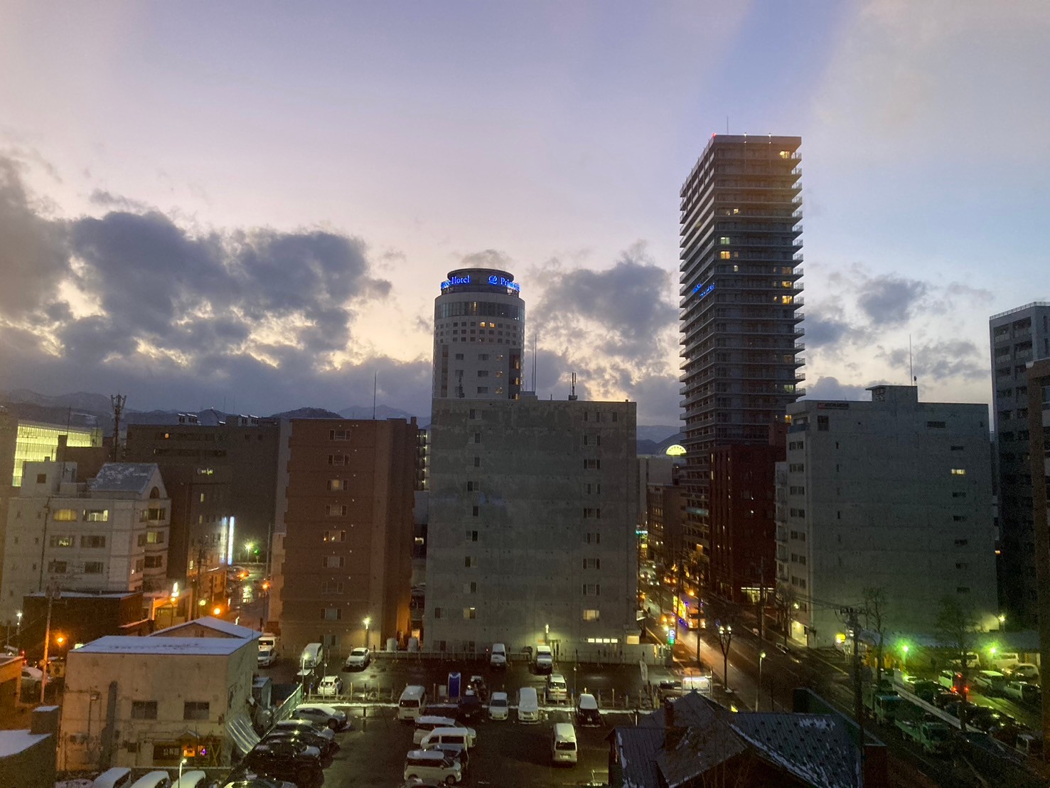 check in https://dtks6emtee9cj.cloudfront.net/20241130/223.jpg