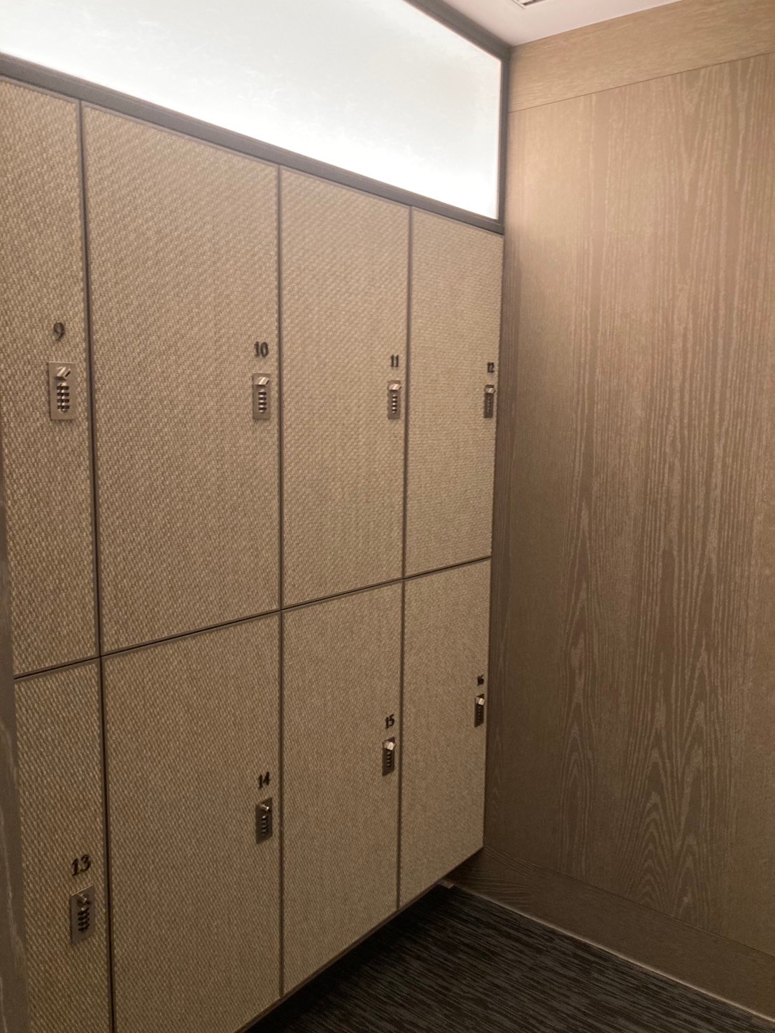 泳池 https://dtks6emtee9cj.cloudfront.net/20241130/749.jpg