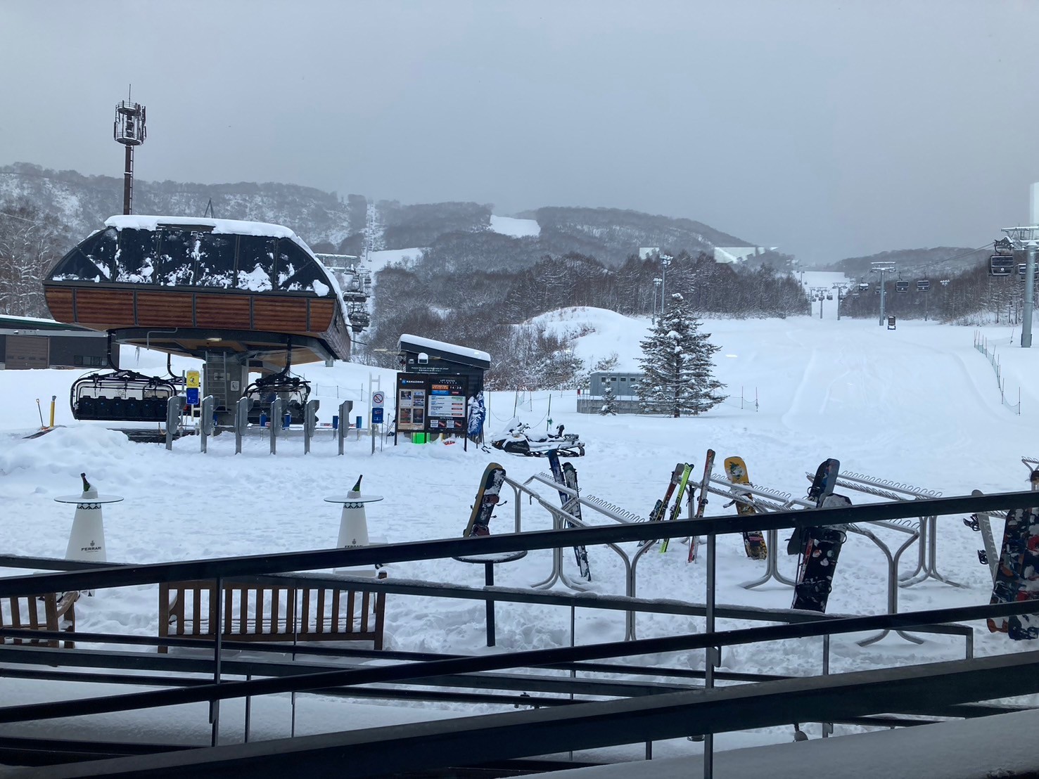 滑雪 https://dtks6emtee9cj.cloudfront.net/20241130/763.jpg