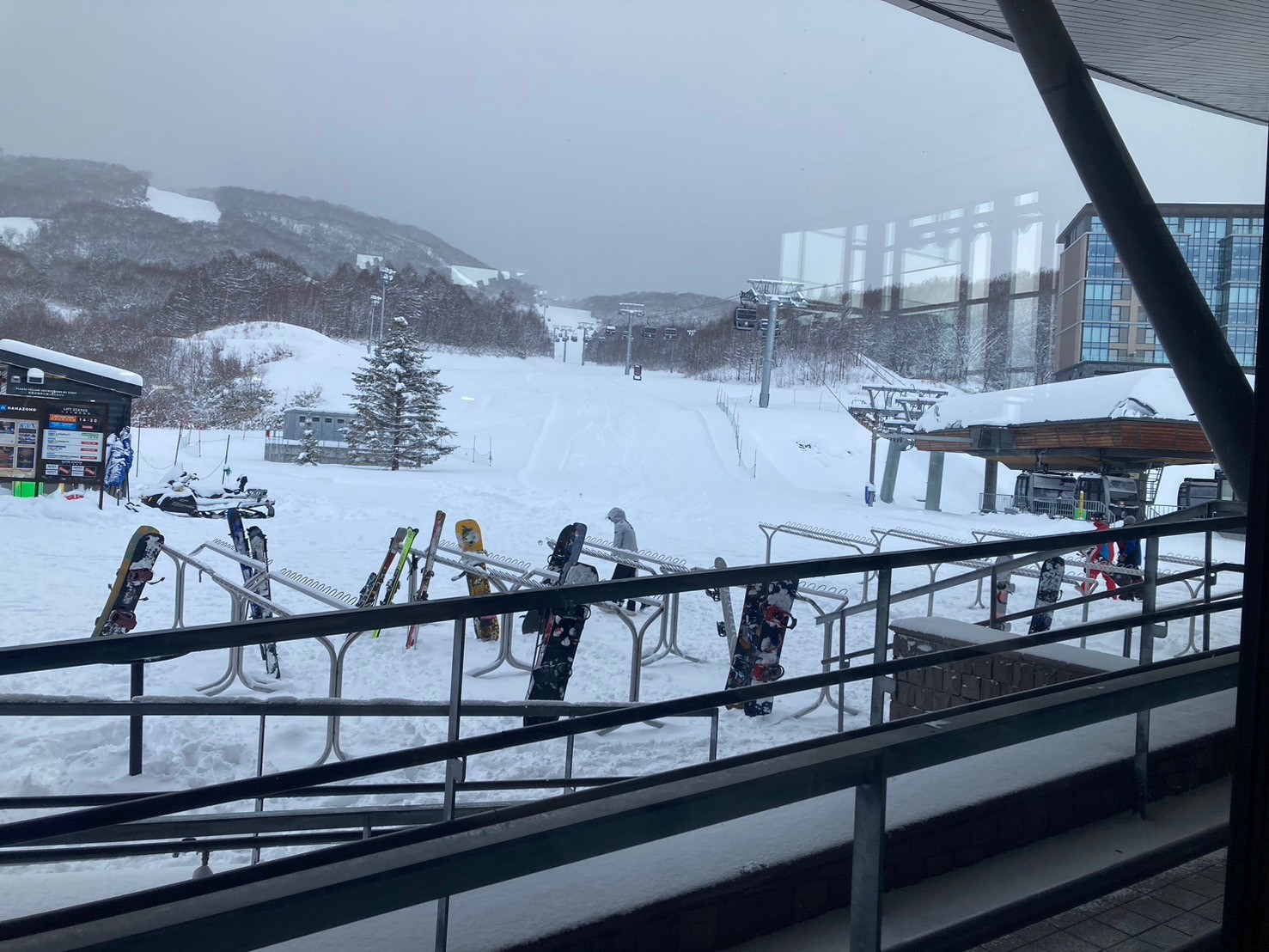 滑雪 https://dtks6emtee9cj.cloudfront.net/20241130/764.jpg