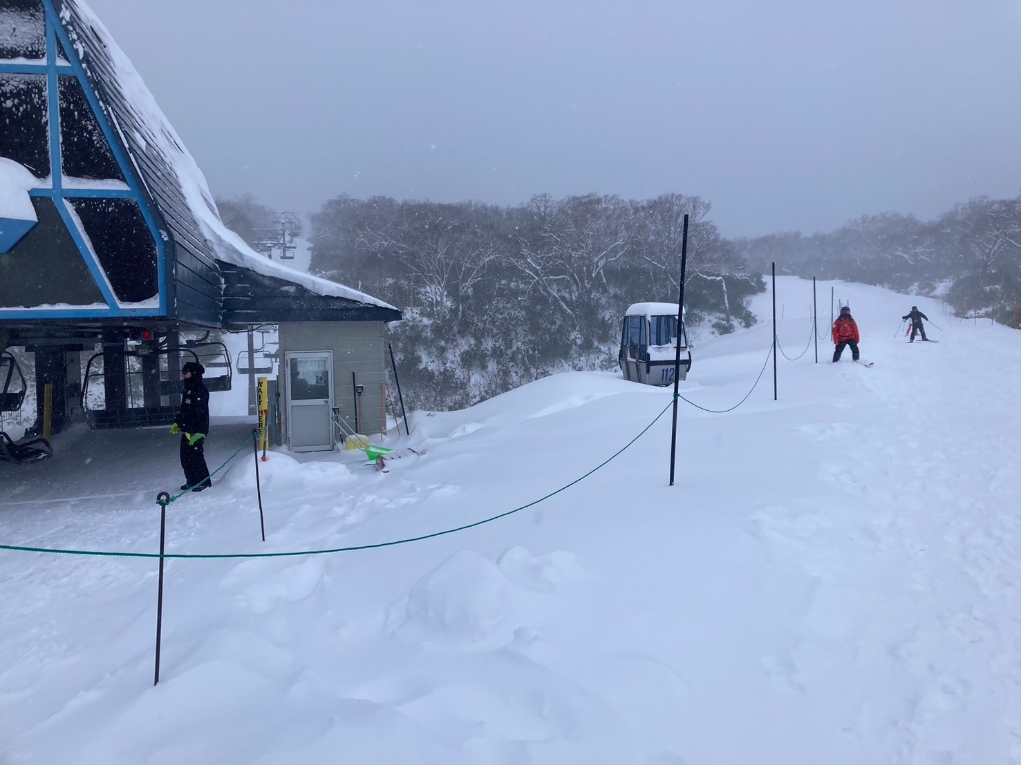 滑雪 https://dtks6emtee9cj.cloudfront.net/20241130/96.jpg